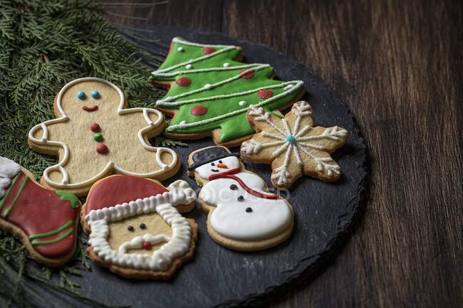 Assortiment de biscuits de Noël colorés — Photo de stock