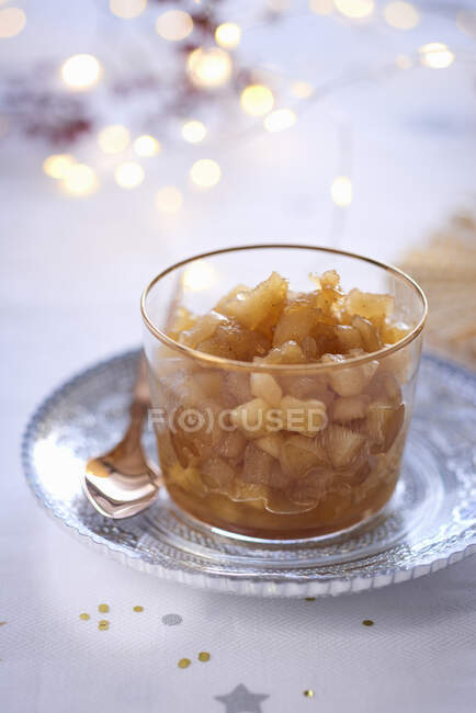 Compota de manzana especiada (Navidad) - foto de stock