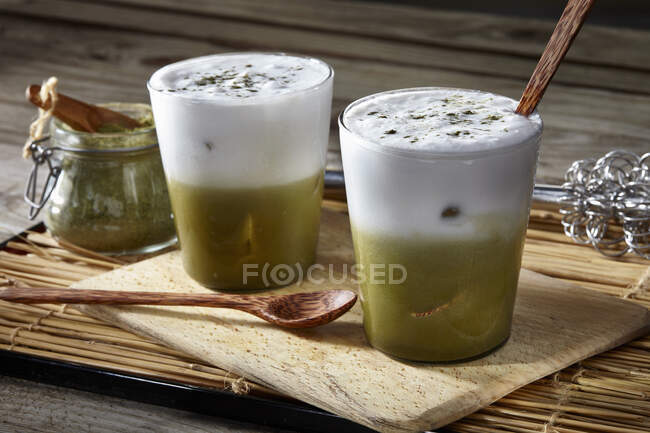 Latte macchiato freddo bevande in bicchieri — Foto stock