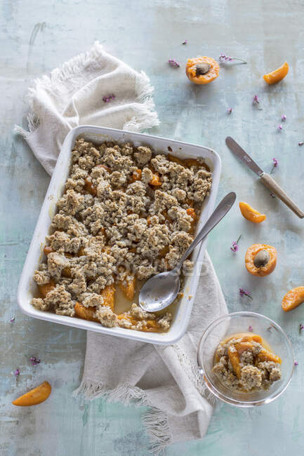 Apricot crumble close-up view — Stock Photo