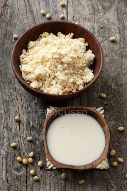Okara (soy pulp) and soy milk — Stock Photo