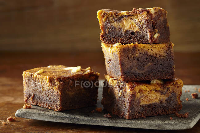 Brownies de pastel de calabaza de mármol - foto de stock