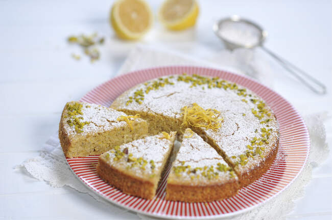 Lemon polenta cake with pistachios (vegan) — Stock Photo