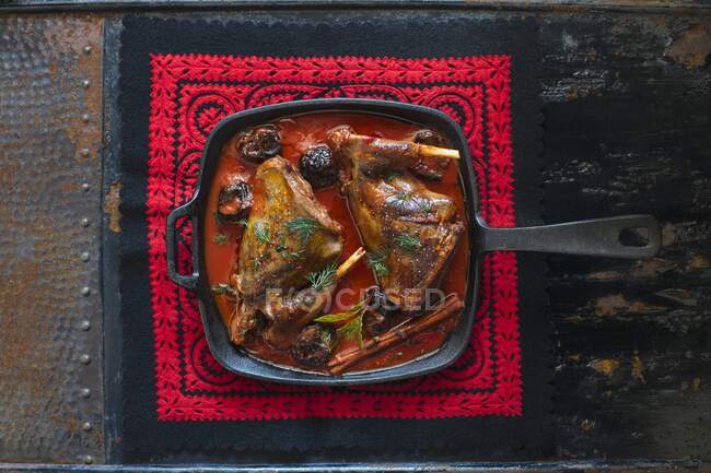 Rabbit cooked with dried plums and cinnamon — Stock Photo