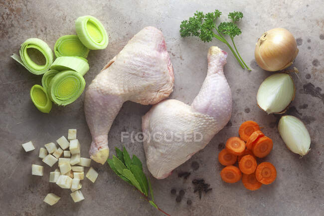Zutaten für Hühnerbrühe — Stockfoto