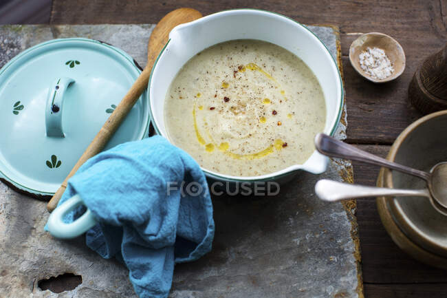 Jerusalem artichoke soup on table - foto de stock