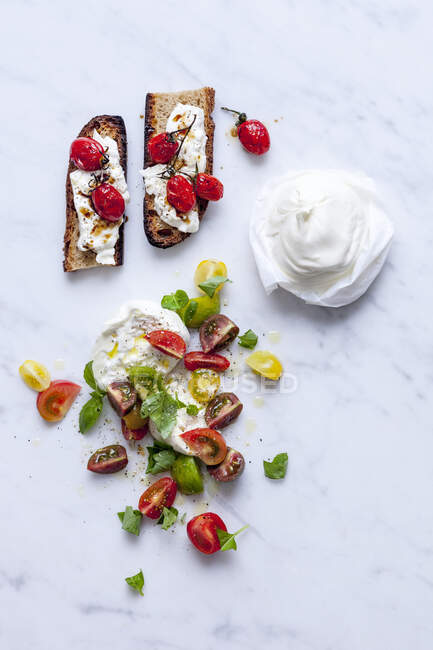 Burratta with bread  and yellow, red and green tomatoes — Stock Photo