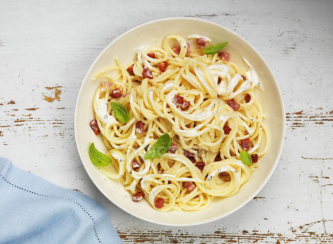 Spaghetti carbonara top view — Stock Photo