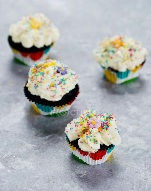 Cupcakes on grey stone background — Stock Photo