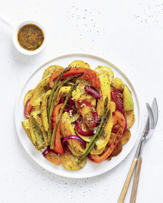 Grilled vegetables with sauce and spices — Stock Photo