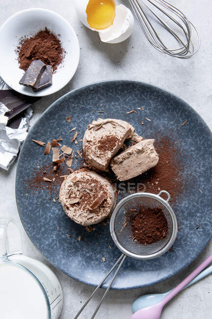 Helado de chocolate negro - foto de stock