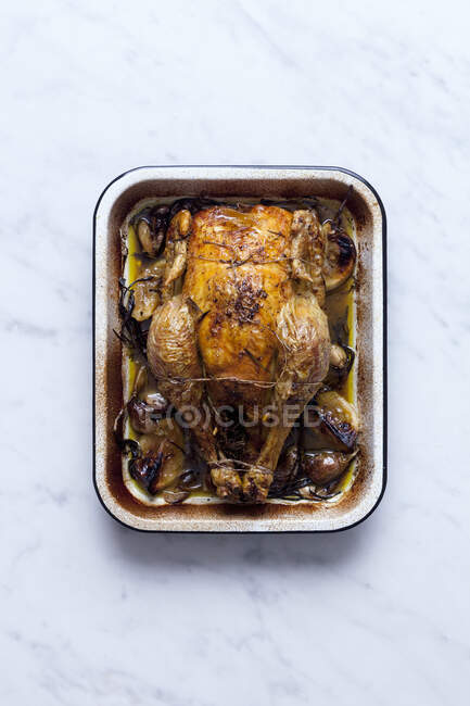 Roasted chicken with lemon — Stock Photo