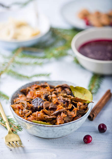 Bigos - Plat traditionnel polonais avec choucroute pour Noël — Photo de stock