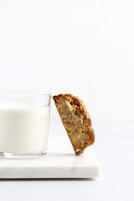 Glass milk and biscotti — Stock Photo