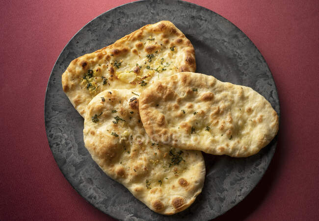 Naan (Indian flat bread) — Stock Photo