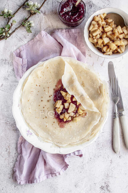 Crepes with rose petal jam and pan fried apples — Stock Photo