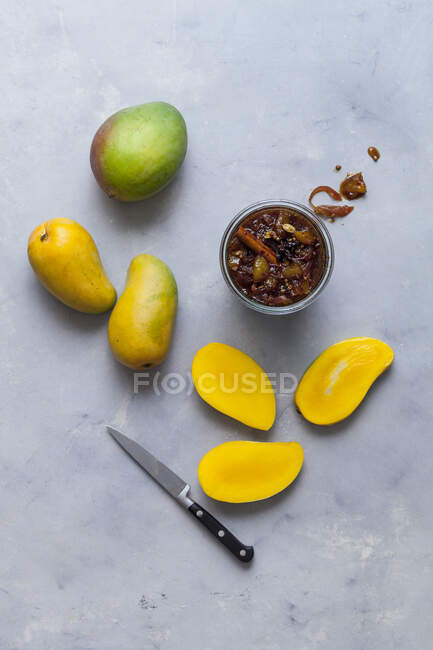 Mango chutney close-up view — Stock Photo