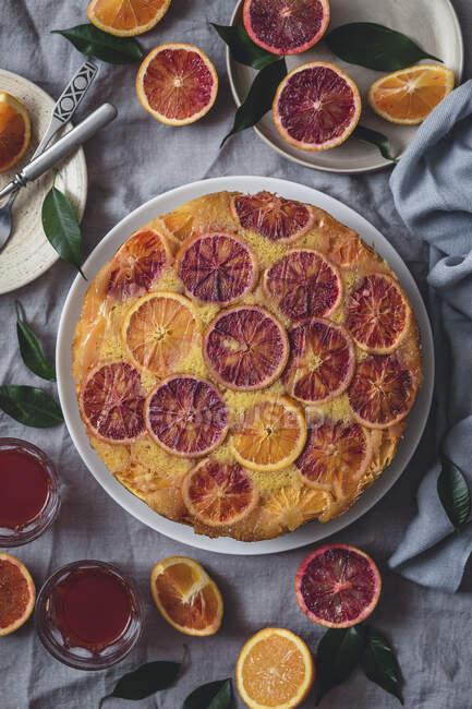 Blutorange auf dem Kopf Kuchen — Stockfoto