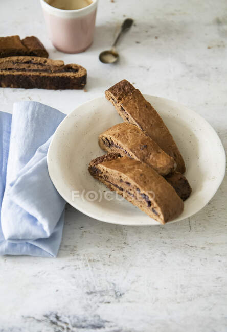 Biscotti mit Brombeermarmelade — Stockfoto