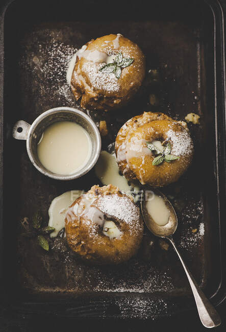 Baked apples with custard — Stock Photo