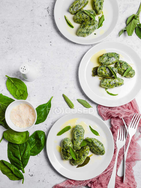 Malfatti Italian gnocchi with ricotta and spinach — Stock Photo