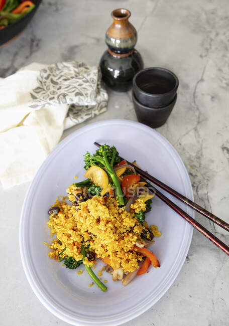 Reis mit Gemüse und Kräutern — Stockfoto