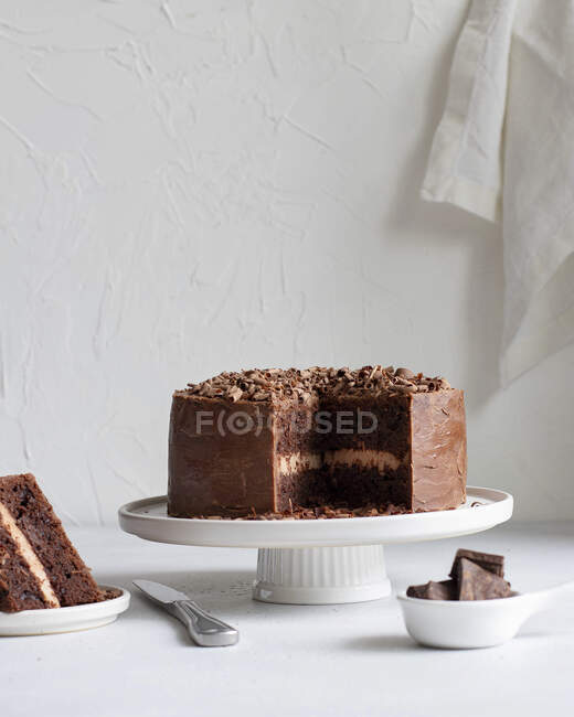 Black velvet cake with chocolate — Stock Photo