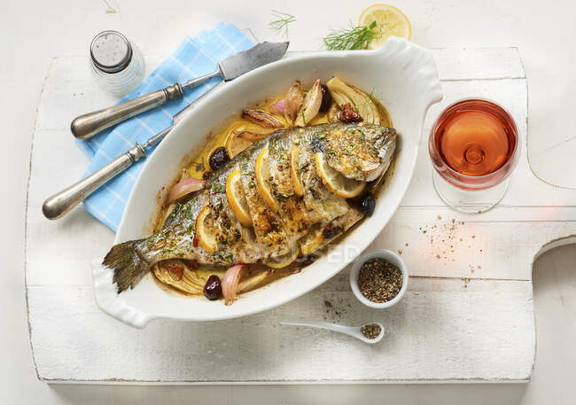 Bream in a baking dish — Stock Photo