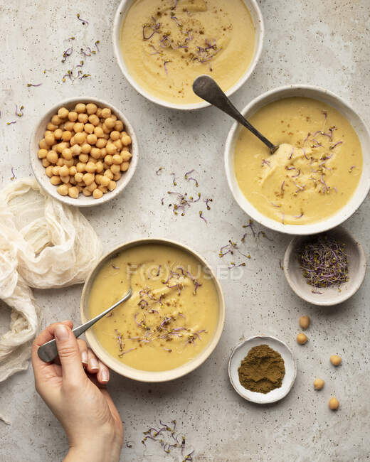 Chickpea cream soup with cumin, chickpeas, ground cumin and baby kale — Stock Photo