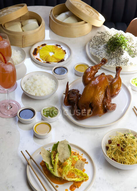 Китайский ассортимент жареного цыпленка — стоковое фото