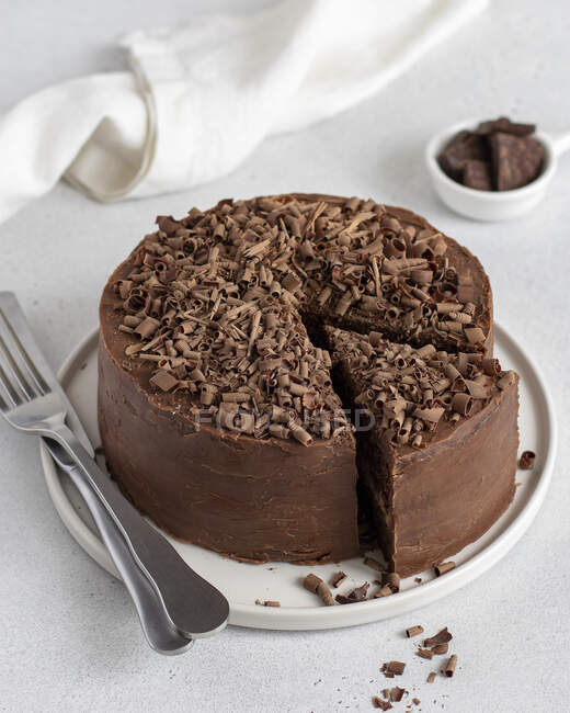 Black velvet cake on table — Stock Photo
