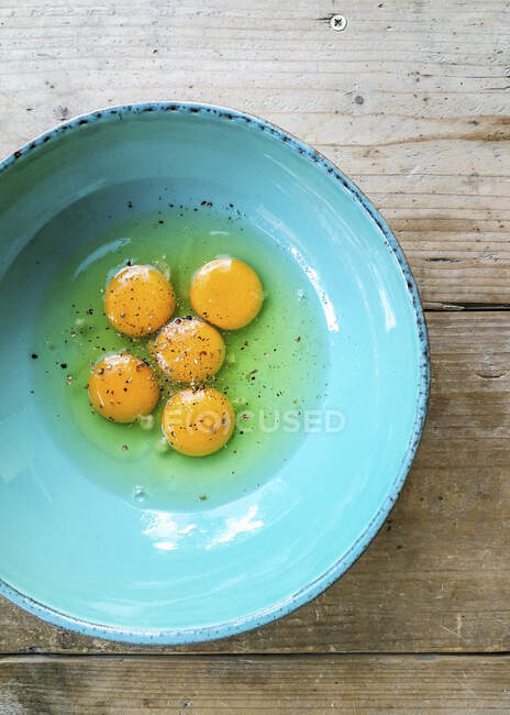 Whipped eggs in a turquoise bowl — Stock Photo