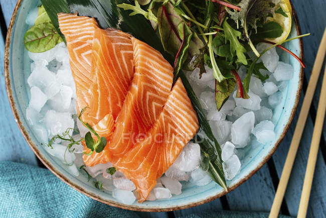 Salmón sashimi vista de cerca - foto de stock