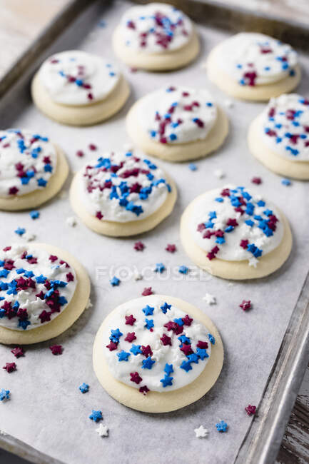 Biscoitos de açúcar decorados com estrelas — Fotografia de Stock