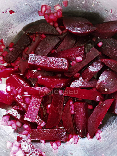 Beetroot in bowl close-up view — Stock Photo
