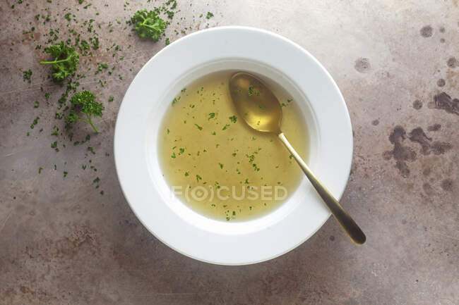 A bowl of clear vegetable broth — Stock Photo