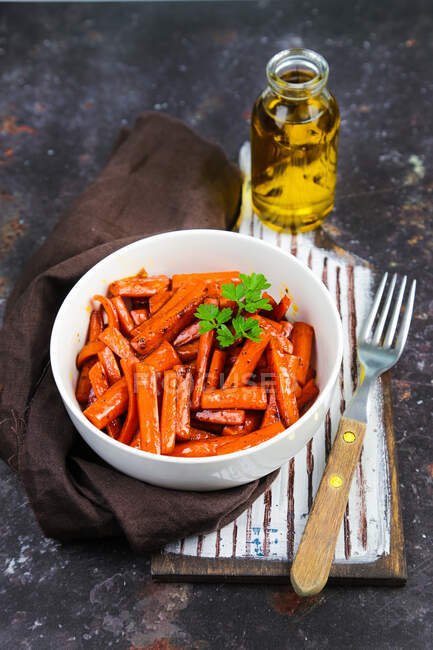 Морква Agrodolce (солодка і кисла)) — стокове фото