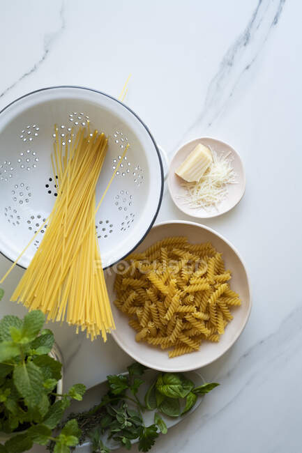Spaghetti, fussili, parmesan and herbs — Stock Photo