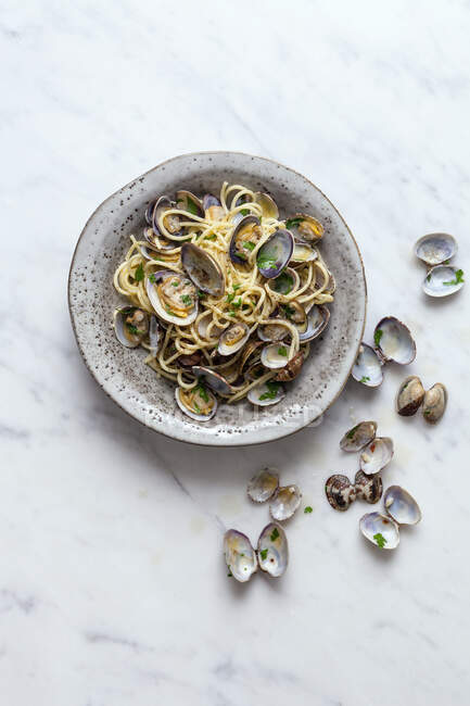 Spaghetti alle Vongole top view — стокове фото