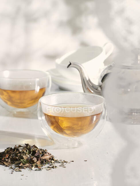 White tea in glass cups — Stock Photo