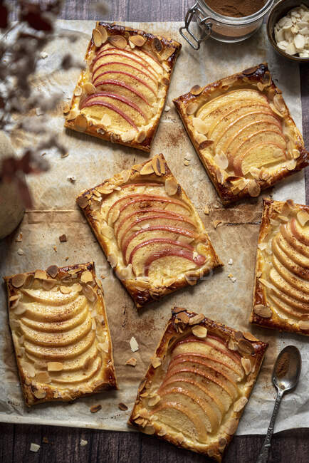 Tortas de massa folhada de maçã — Fotografia de Stock