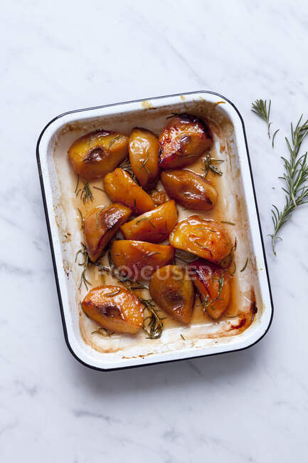 Candied quinces with rosemary — Stock Photo