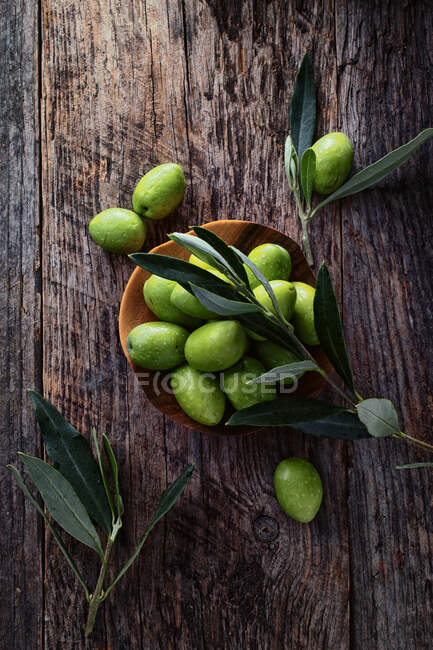 Olives sur table vue rapprochée — Photo de stock