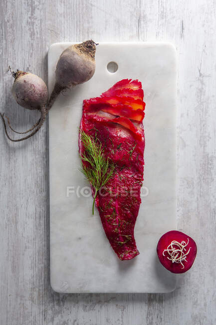 Aged salmon with beetroot and dill — Stock Photo