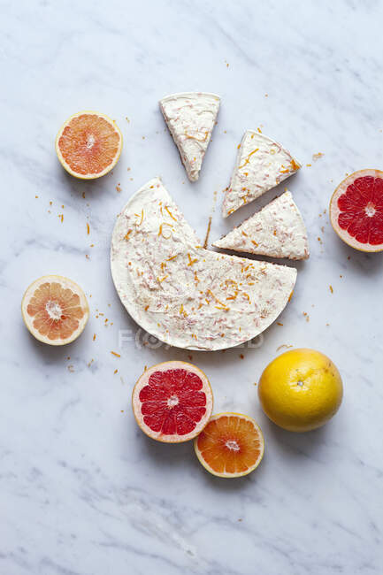 Grapefruit cheesecake close-up view — Stock Photo