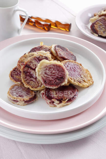 Boiled beetroot slices fried in batter — Stock Photo
