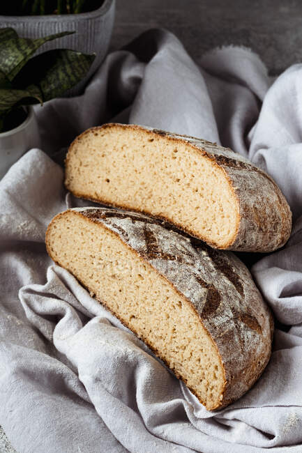Two halves of bread — Stock Photo