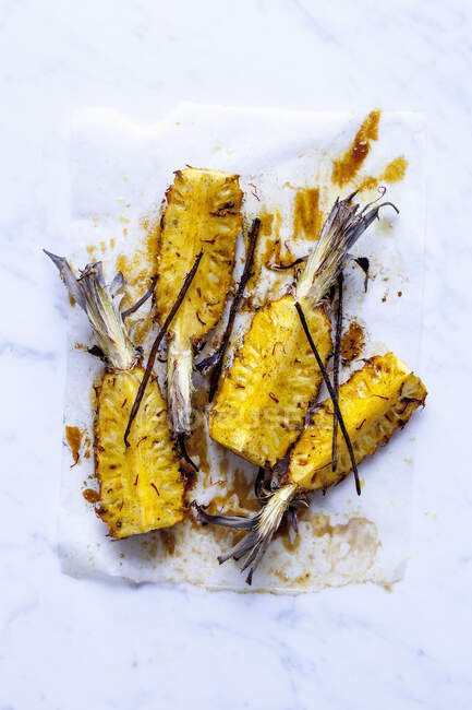 Roasted pineapples with vanilla — Stock Photo