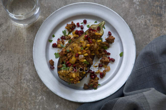Filled eggplant with lamb and pomegranate — Stock Photo