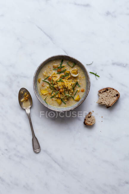 Lentil soup top view - foto de stock
